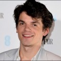 Edward Bluemel devient Hercule Poirot