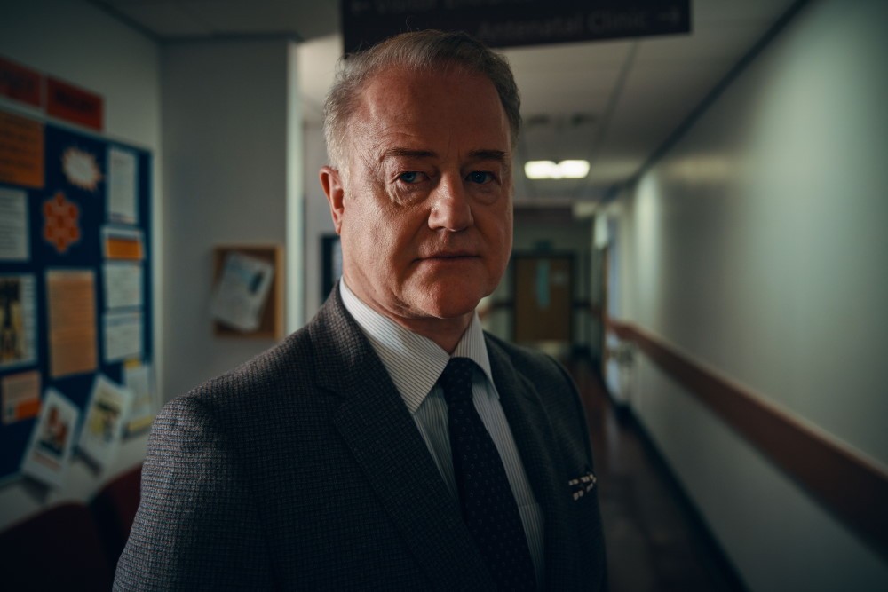 Peter Knox (Owen Teale) erre dans les couloirs d'un hôpital