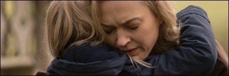 Diana enfant dit au revoir à sa maman Rebecca Bishop