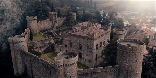 Le château de Sept-Tours en France en 1590 et de nos jours