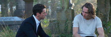 Matthew parle avec Jack dans un cimetière saison 3 épisode 3