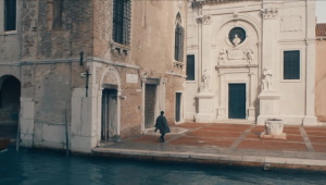 Domenico arrive à la morgue de Venise